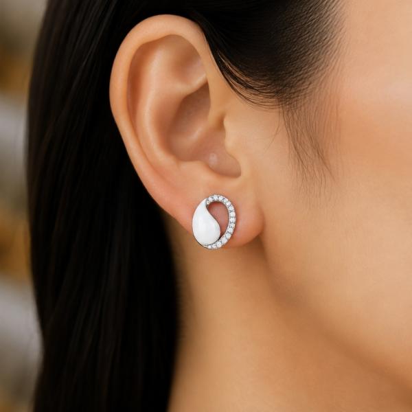 925 Sterling Silver Modern Oval Designer Stud Earrings with CZ Stones ER096