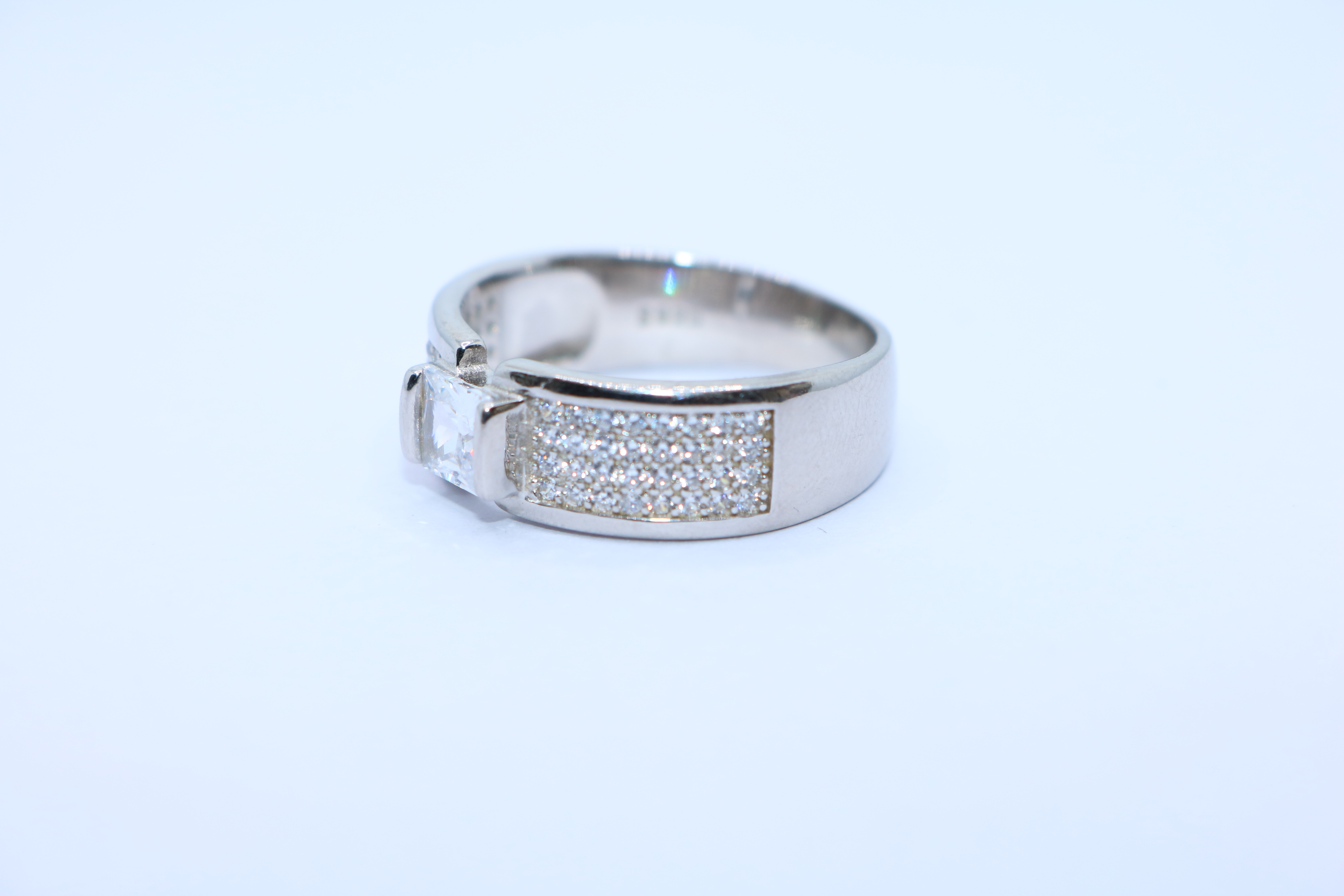 GR0053 925 Sterling Silver Men’s White Solitaire Ring | Classic Statement Ring for Men